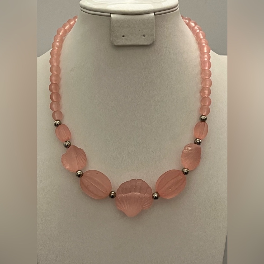SOLD. Pink Acrylic Lucite Carved Shell Clam Seashell Bead Necklace Vintage